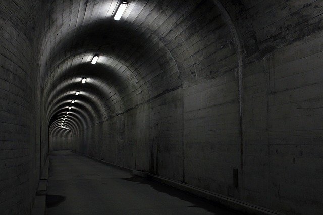 Osvětlení tunelu zářivkami